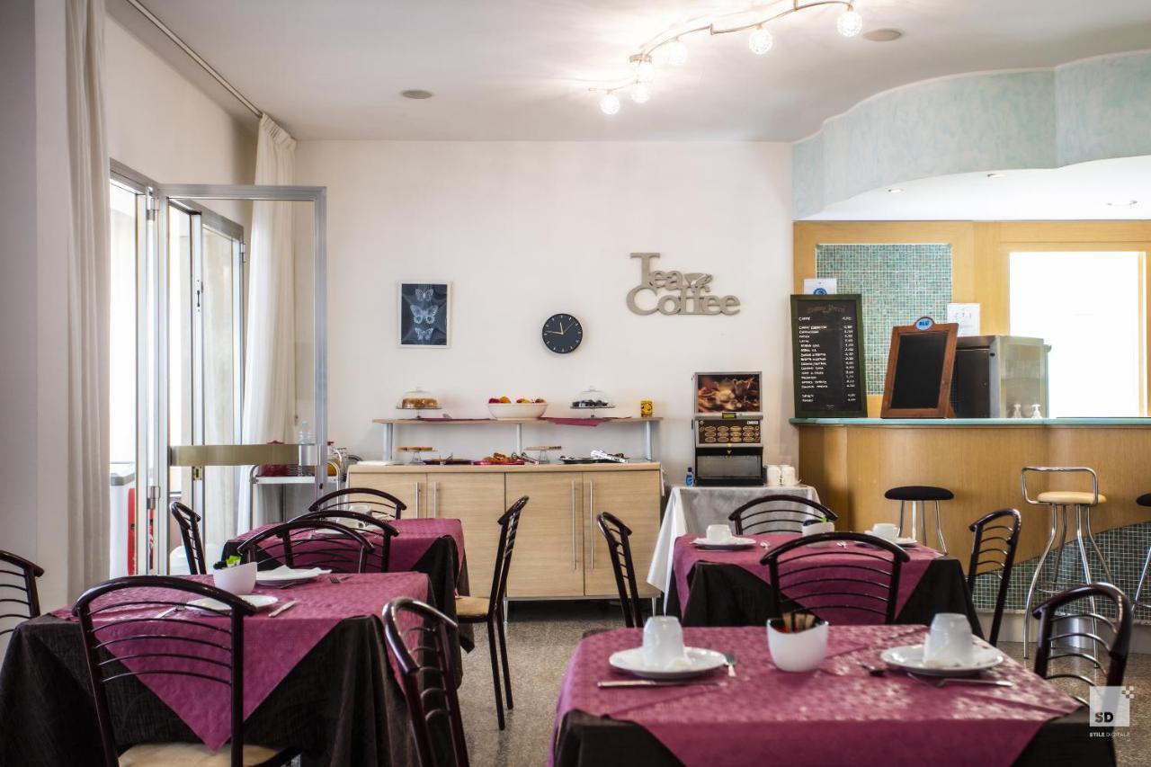 Hotel Fattori Cesenatico Kültér fotó