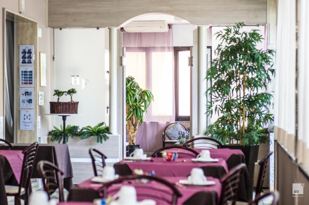 Hotel Fattori Cesenatico Kültér fotó
