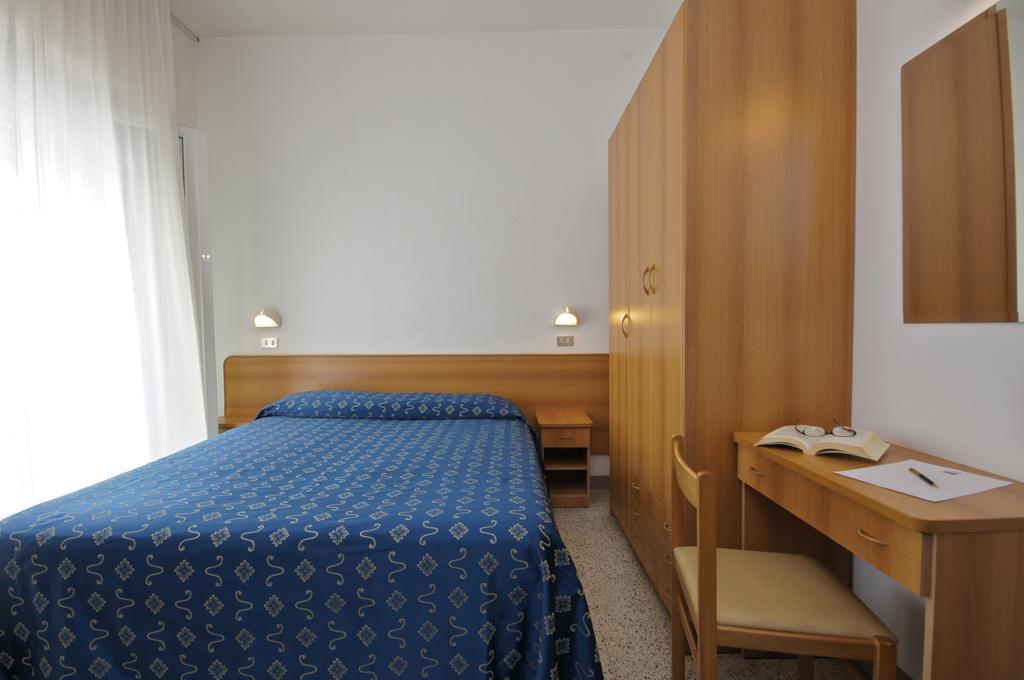 Hotel Fattori Cesenatico Szoba fotó