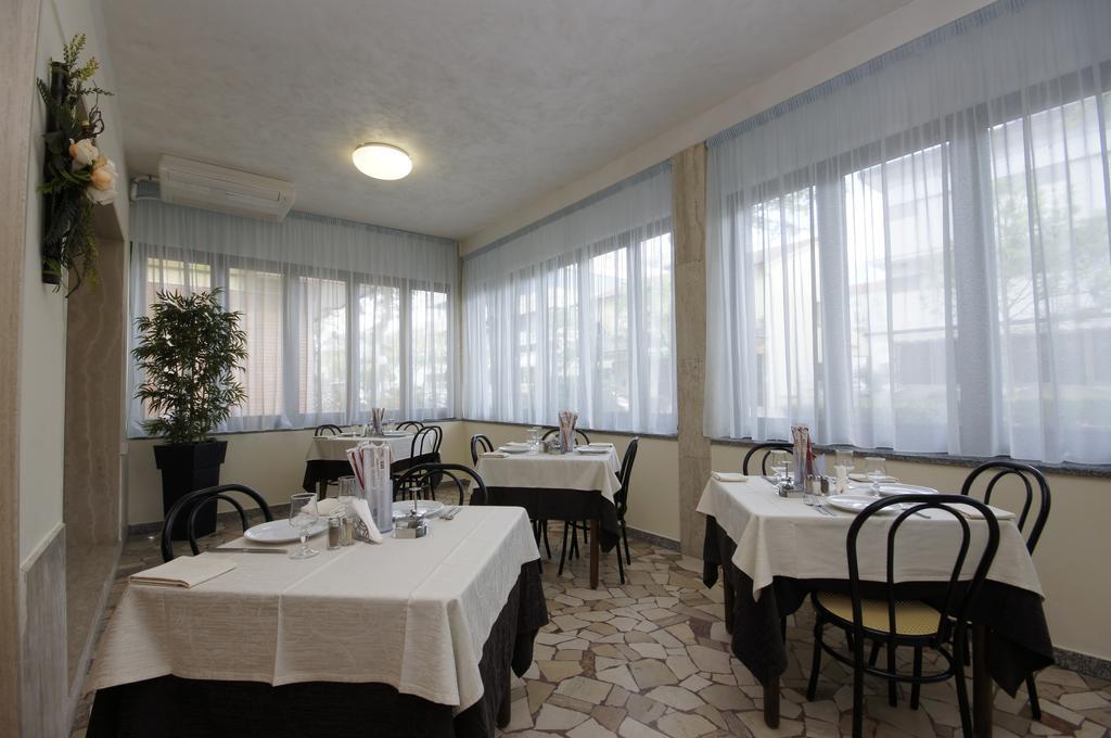 Hotel Fattori Cesenatico Kültér fotó