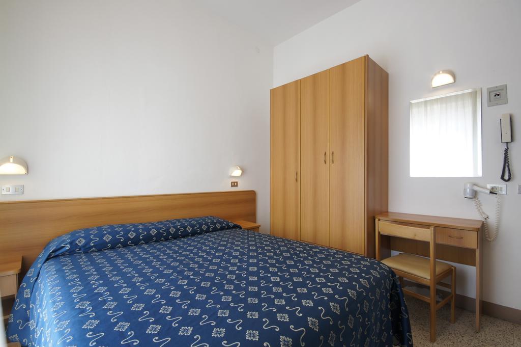 Hotel Fattori Cesenatico Szoba fotó