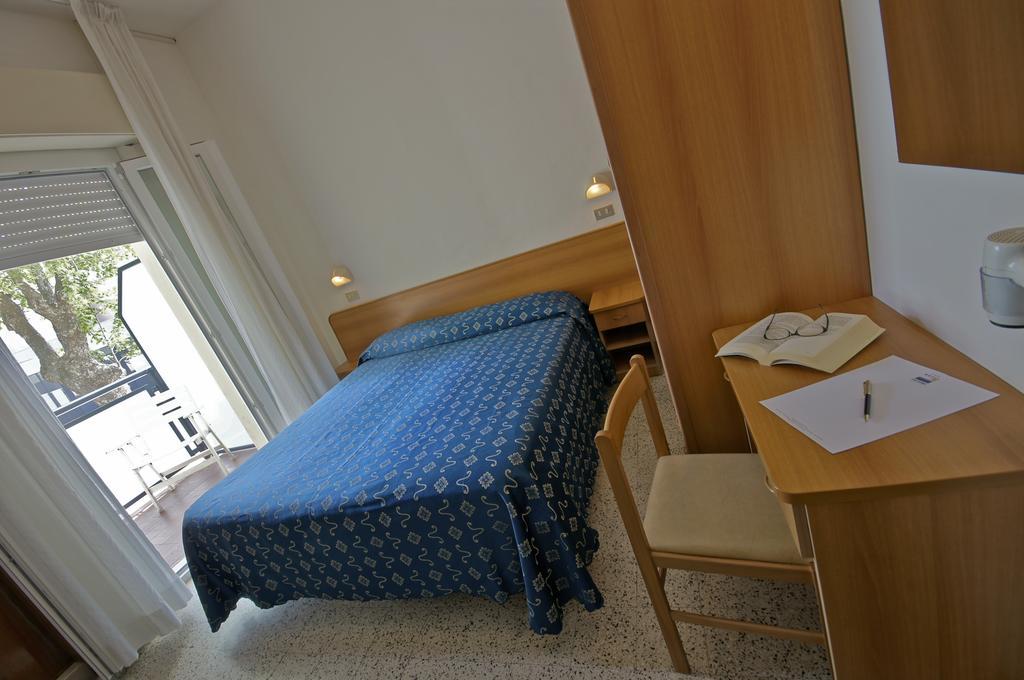 Hotel Fattori Cesenatico Szoba fotó